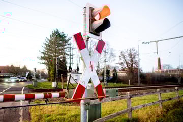 Massive Zugausfälle in Thüringen nach Unfall an Bahnübergang