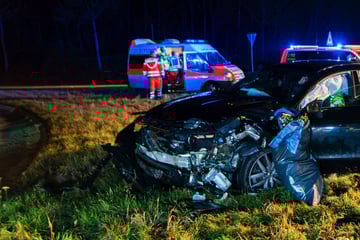 Schwerer Unfall mit fünf Verletzten: Rettungskräfte im Großeinsatz