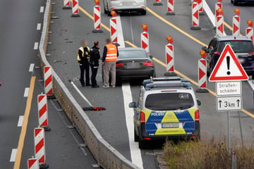 Unfall A72: Unfall auf A72-Baustelle in Chemnitz: BMW kracht gegen Leitplanke