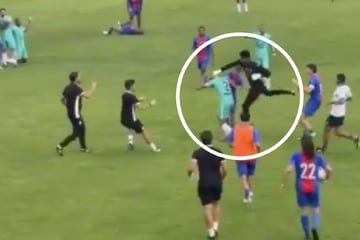 Prügel-Attacke im Video! Viertliga-Torhüter boxt Gegenspieler brutal um