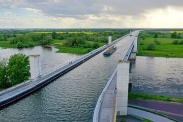 Trotz niedriger Wasserpegel: Schifffahrt auf der Elbe noch nicht am Ende