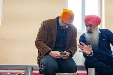 Dresden: Gemeinde trifft sich regelmäßig in Hinterhof-Tempel: Zu Gast bei Dresdens Sikhs