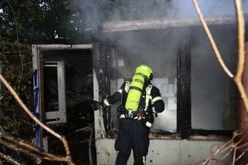 Chemnitz: Feuerwehreinsatz in Chemnitz: Laube komplett ausgebrannt