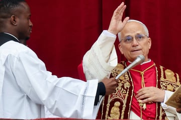 Pope Leo XIV urges Russia and Ukraine to talk and highlights Gaza's suffering in first Christmas address