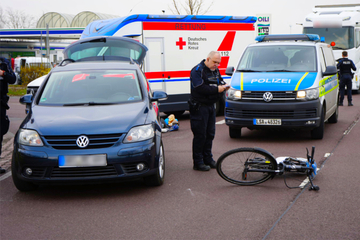 VW rammt Rentner von Fahrrad: 81-Jähriger nach Unfall in Klinik