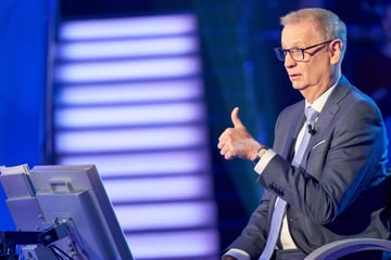 Wer wird Millionär: Sachse Alexander hilft Ex-Nationalspieler bei "Wer wird Millionär": Das hat Hassen mit Vögeln zu tun