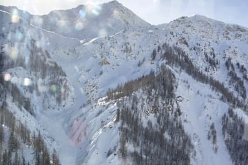 Tote in den Alpen: Mehrere Skifahrer von Lawine verschüttet