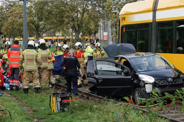 Tödlicher Unfall mit Straßenbahn: Autofahrer erliegt seinen Verletzungen