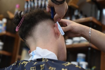 München: Illegale Haarschnitte? Kontrollen bei Barbershops in München