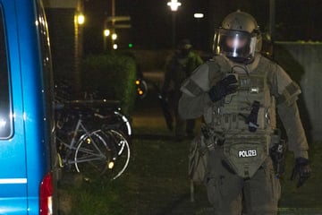Köln: Razzia im Rockermilieu: Spezialeinsatzkräfte durchsuchen Wohnungen in Köln