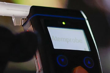 Polizei über Schlangenlinien-Truck informiert: Alkoholtest mit deutlichem Ergebnis!