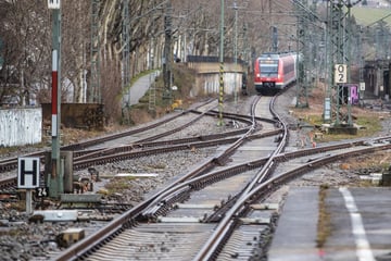 Zugausfälle, Umleitungen und Verspätungen: Pendler brauchen im Advent Geduld