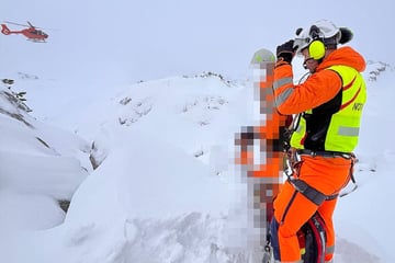 Nur noch 32 Grad Körpertemperatur! Bergwacht rettet Wanderer unter schwierigsten Bedingungen