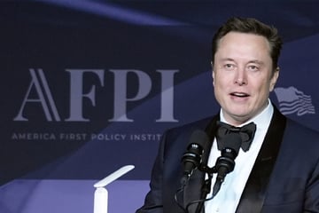 Frau fällt auf falschen Elon Musk rein und überweist ihm tausende Euro