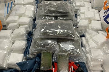 Spezialeinheit schnappt auf Parkplatz zu: Später werden Hunderte Kilo Drogen gefunden