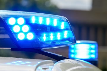 Dresden: Autofahrer bedroht Passanten mit Waffe: Vier Streifen mit verstärktem Schutz nach Prohlis alarmiert