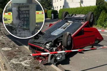 Heftiger Unfall in Leipzig: Auto zerstört Stromkasten und überschlägt sich