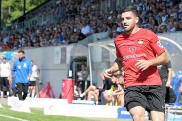 Nach Pokalsieg: Heimfans lauern Stürmer auf und überfallen ihn und seinen Vater