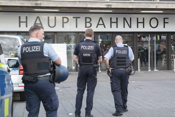 Steine und Flaschen flogen durch die Luft: Massenschlägerei bei prokurdischer Demo in Düsseldorf