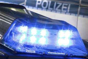 Nach Angriff auf Passanten: Aggressiver Mann will Polizisten schlagen