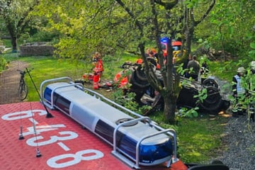 Nach schwerem Unfall auf Landstraße: SUV-Fahrer im Krankenhaus verstorben