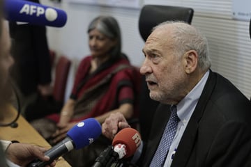 Nobel-prize winning economist scorches US government "run by oligarchs"
