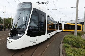 Gera: Fußgängerin von Straßenbahn erfasst und schwer verletzt