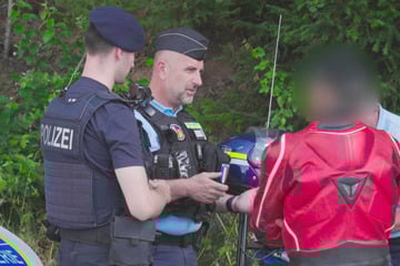60 km/h zu schnell, Fleppen weg! Biker: "Berg runterrollen geht auch nicht?"