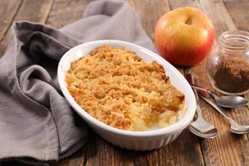 Knuspriges Apple Crumble Rezept: Blitzschnell Apfel Crumble mit Pudding zubereiten