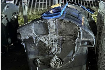 Mehrere Mülltonnen brennen in Erfurt: Polizei sucht Feuerteufel