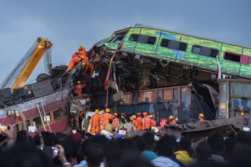 Zugunglück in Indien: Polizei ermittelt wegen möglicher Fahrlässigkeit