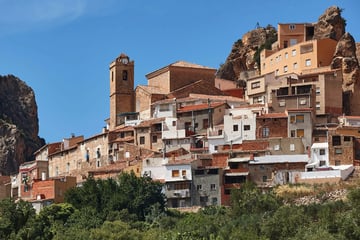 Keine Miete und fester Job garantiert: Dorf lockt neue Bewohner mit Mega-Angebot