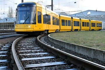 Sie rollt! Hier fährt die neue Straßenbahn der DVB erstmals auf ...