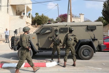 Nahost-Konflikt: Sprengsatz geworfen - Israels Armee tötet Palästinenser