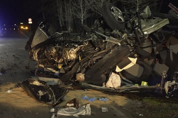 Lebensgefahr! Feuerwehr muss Fahrer aus Wrack befreien