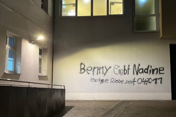 "Benny liebt Nadine": Polizeiwache mit Graffiti beschmiert