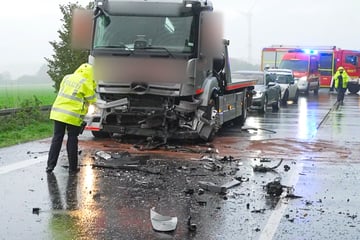 Tragischer Frontalcrash mit Lkw: 19-jähriger Autofahrer stirbt