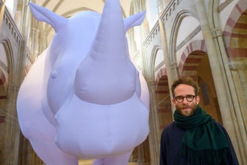 Riesen-Rhino begrüßt Besucher im Magdeburger Kunstmuseum