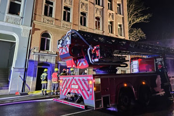 Feuerwehreinsatz in Plauen: Brand in Mehrfamilienhaus ausgebrochen