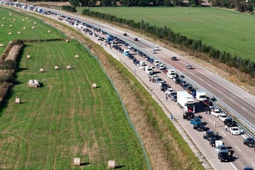 Unfall A24: Schwerer Unfall auf A24: Rettungshubschrauber im Einsatz