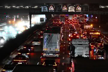 Schneechaos in Hessen: 30 Kilometer Stau auf der A3