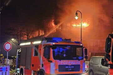 Berlin: Großbrand in Berlin-Kreuzberg: Parkhaus geht in Flammen auf