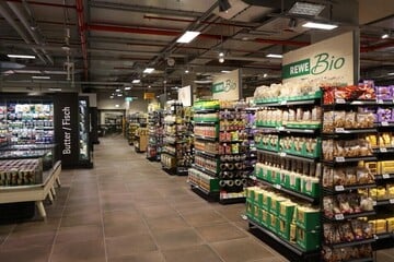 Leipzig: Im REWE-Markt in der Innenstadt gehen einmal pro Woche die Lichter aus: Das steckt dahinter