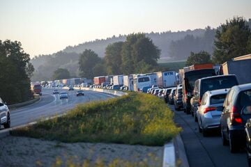 Unfall A9: Langer Stau nach tödlichem Unfall auf A9: Mann schläft am Steuer ein