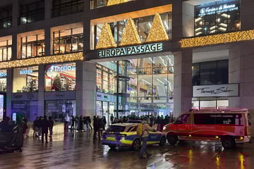 Hamburg: Elf Verletzte: Europapassage wegen Pfefferspray geräumt