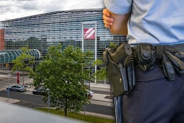 Dresden: Festnahme am Dresdner Flughafen: Messer-Mann verletzt Polizisten