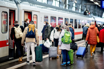 Bahn und Flughäfen: Weihnachts-Verkehr weitgehend ohne Probleme angelaufen