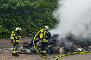 Feuer auf Müllanlage sorgt für Großeinsatz im Norden