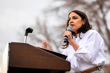 AOC vows to endorse challengers against House colleagues "if someone crosses some huge line"