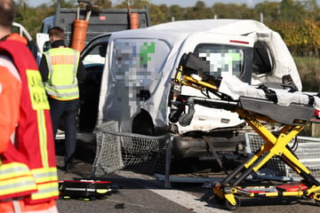 Dramatischer Unfall auf A63: Tote, Trümmerfeld und Stau-Chaos